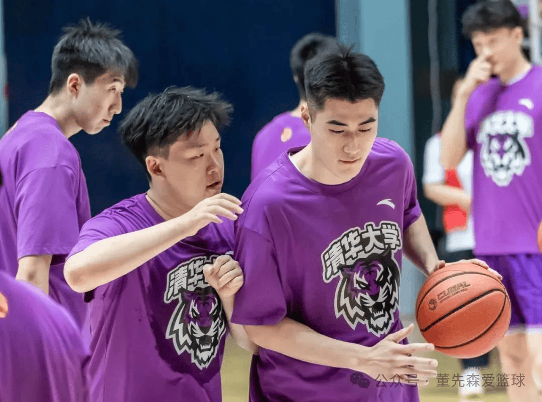 清华大学球员逄砚钧社媒晒退役vlog：清华男篮24号退役