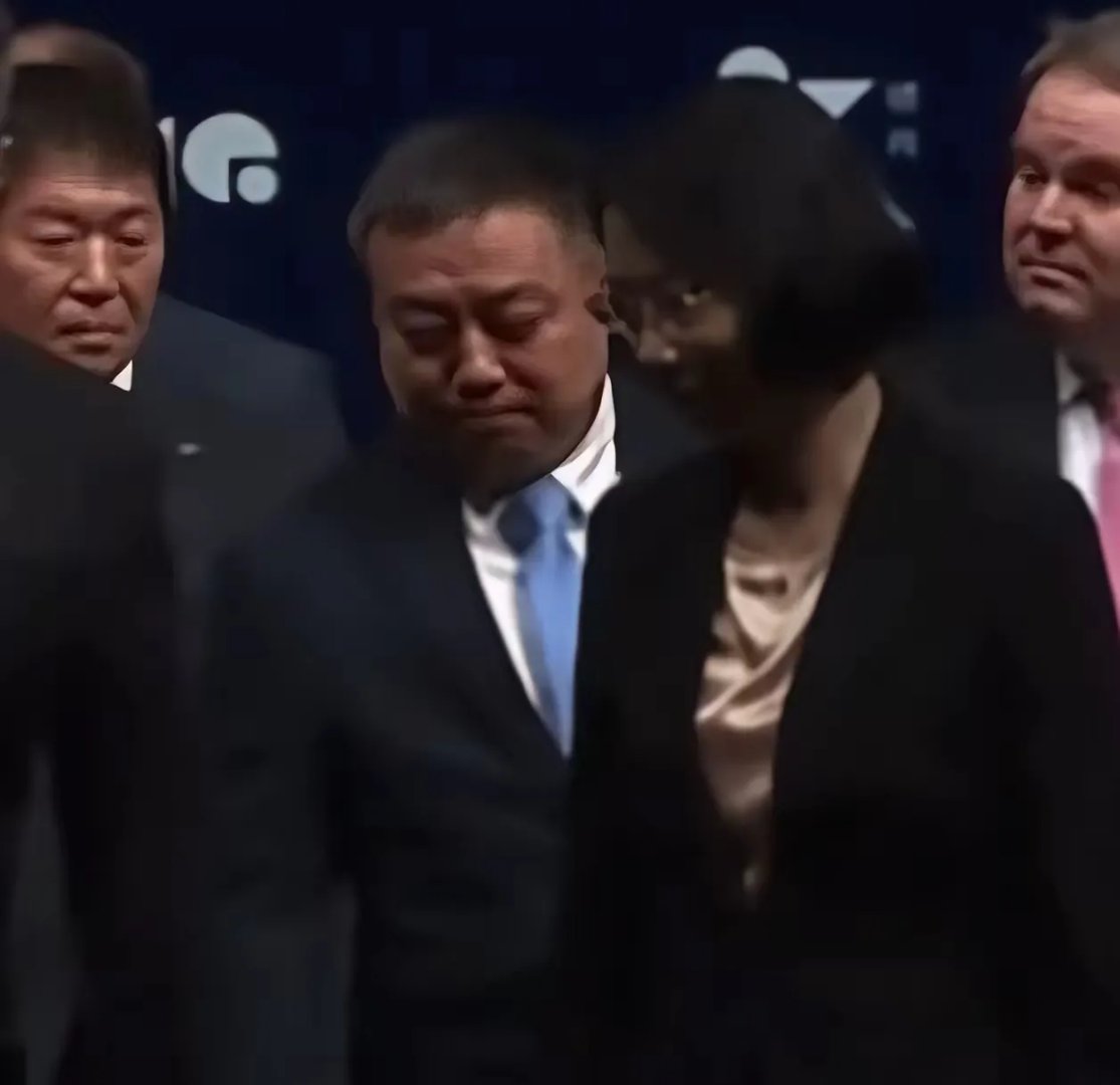 包含伍博和小杨，同样都是从Jufu出来的，一个世界赛冠军亚军都拿了，世界赛不知道打了多少回，另一个世界赛都没有打过，感觉小杨也很厉害，应该没有遇到伯乐。16亮35回复绝地求生的词条