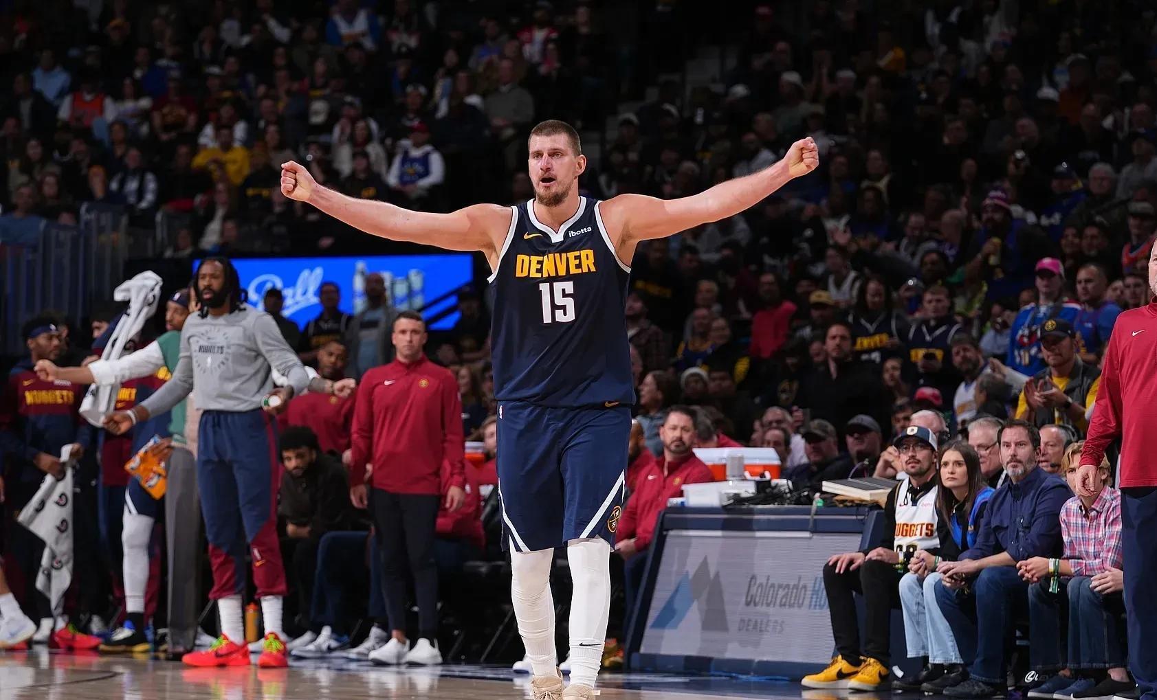 包含NBA-创史！布克2年1.45亿美元提前续约太阳的词条