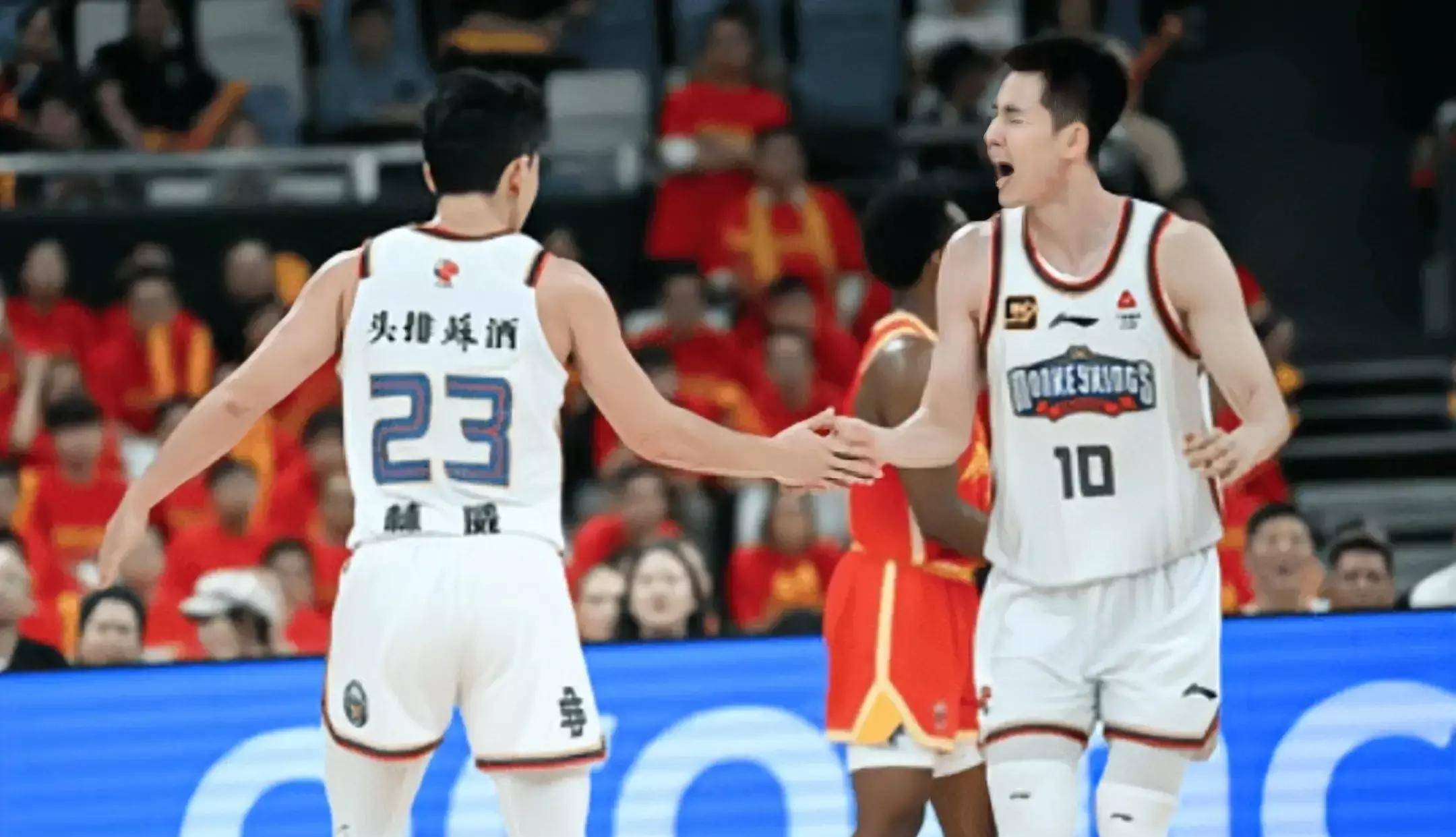 林崴31分同曦不敌广东李弘权26分上海胜四川