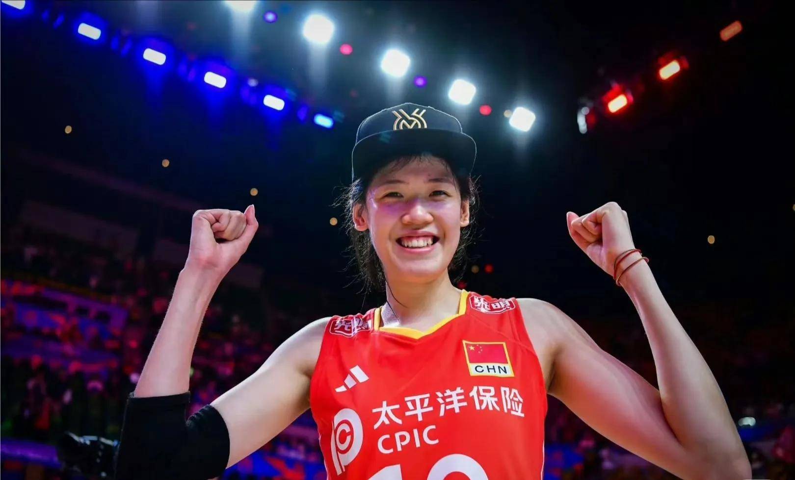 中国女排17岁1米88重炮崛起!升任队长攻防一体冲八强