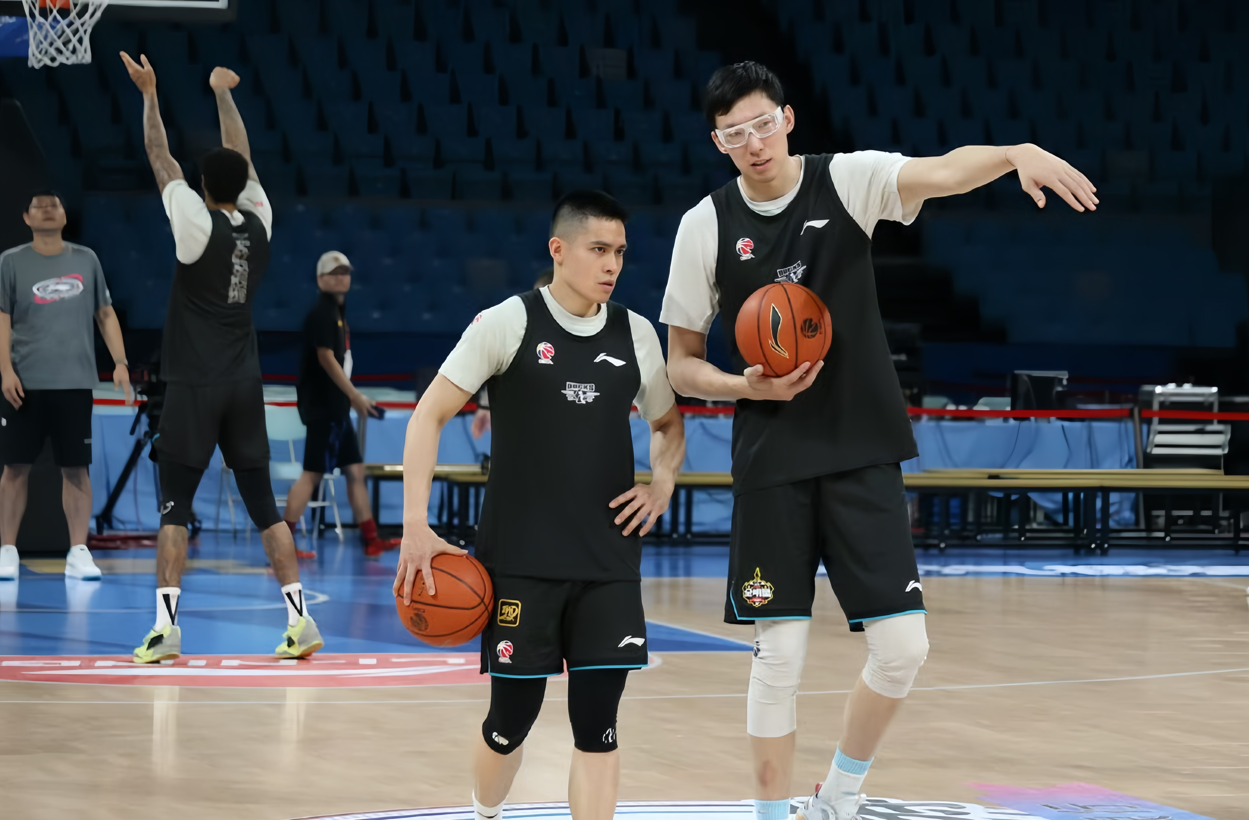 北京首钢主场轻取浙江男篮，继续领先
