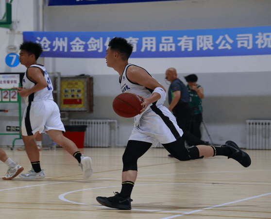 河北男篮客场获胜，提升排名位置