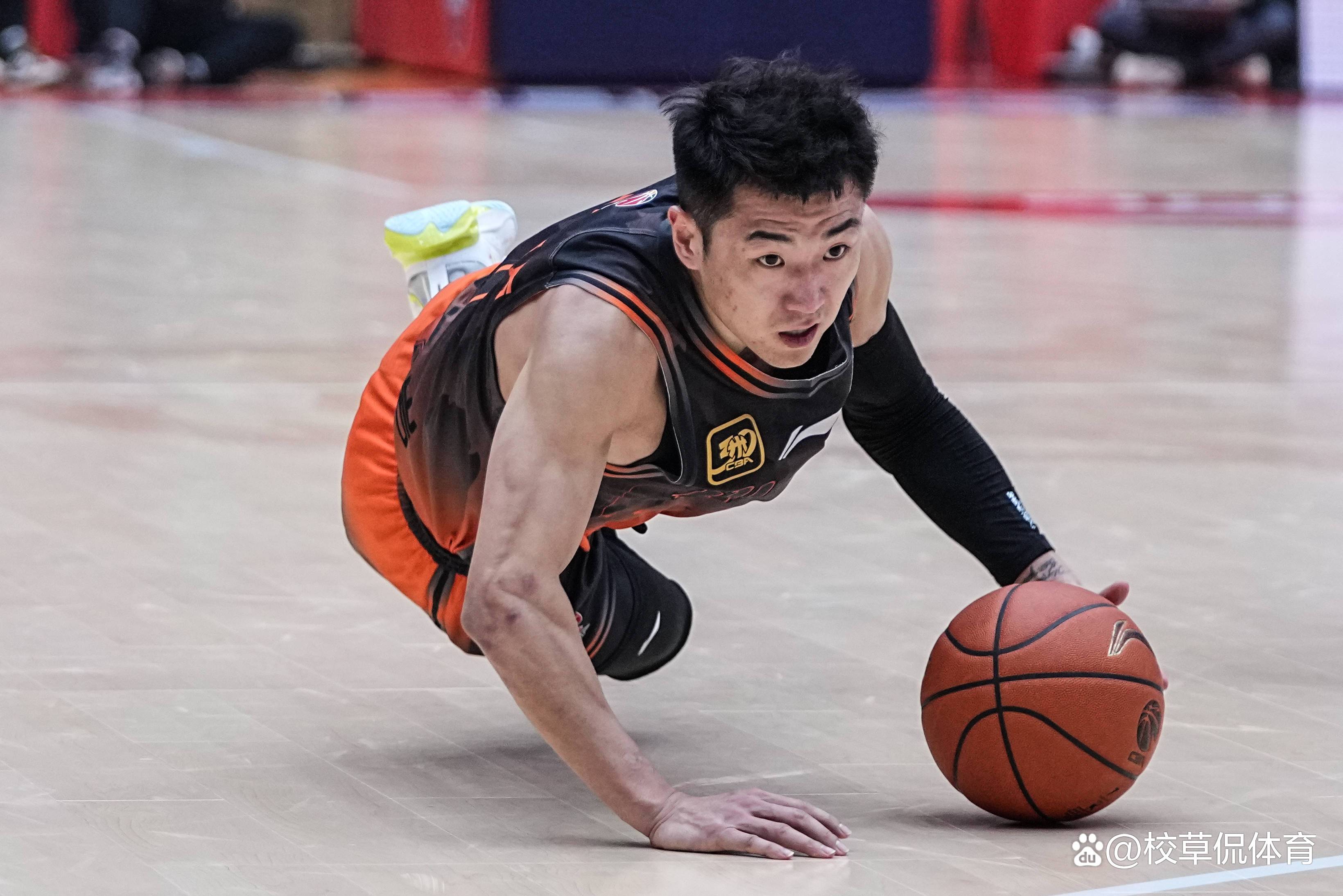 江苏男篮战术灵活，取得连胜